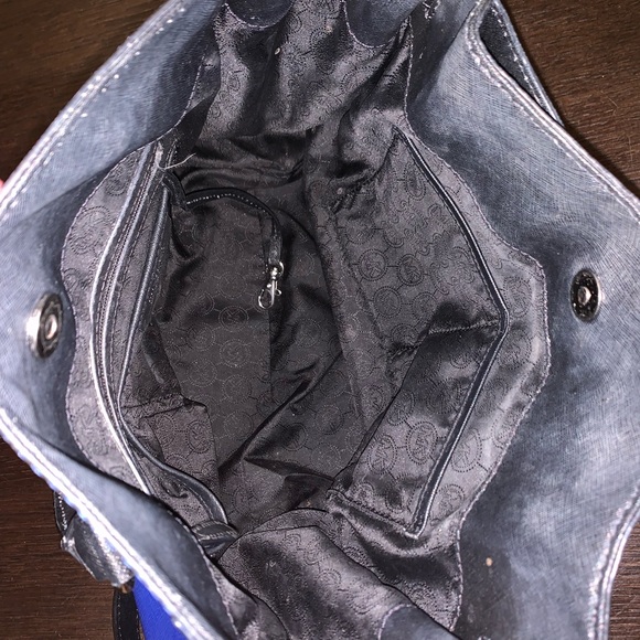 Michael Kors Large Hamilton Tote - Picture 4 of 5